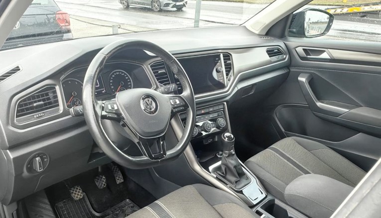 Sigurnost ispred ekrana: Fizičke tipke se vraćaju u automobile