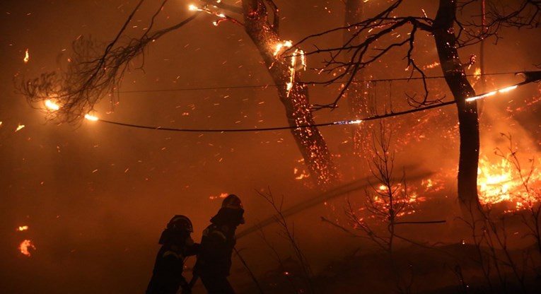 Vatra na grčkom otoku guta sve pred sobom: "Strašno, neobjašnjivo, kao film strave"