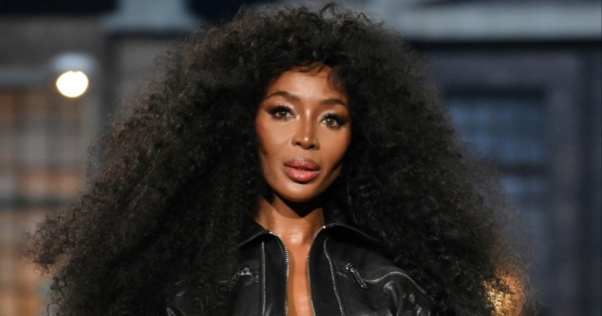 Naomi Campbell u kožnom bodiju prošetala pistom na Tjednu mode u Milanu
