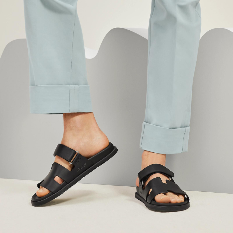 H&M-ove sandale od 28 eure izgledaju slično Hermesovim Chypre sandalama od 710 eura