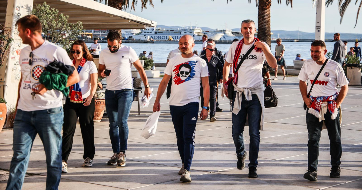 Među Hajdukovim dresovima na splitskoj Rivi istaknula se majica s poznatim licem