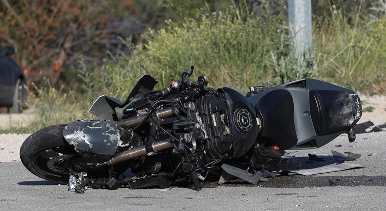 Motociklist (22) se nedaleko od Zagreba zabio u zaštitnu ogradu. Umro u bolnici