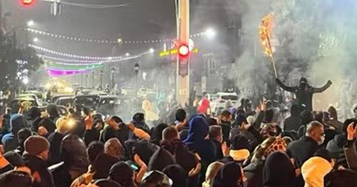 Trump priprema opcije za napad. Niz zemalja upozorava građane: Odmah napustite Iran