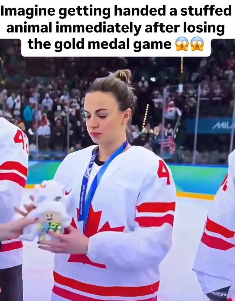Razočarane kanadske hokejašice postale viralne zbog reakcija na dobivene plišance