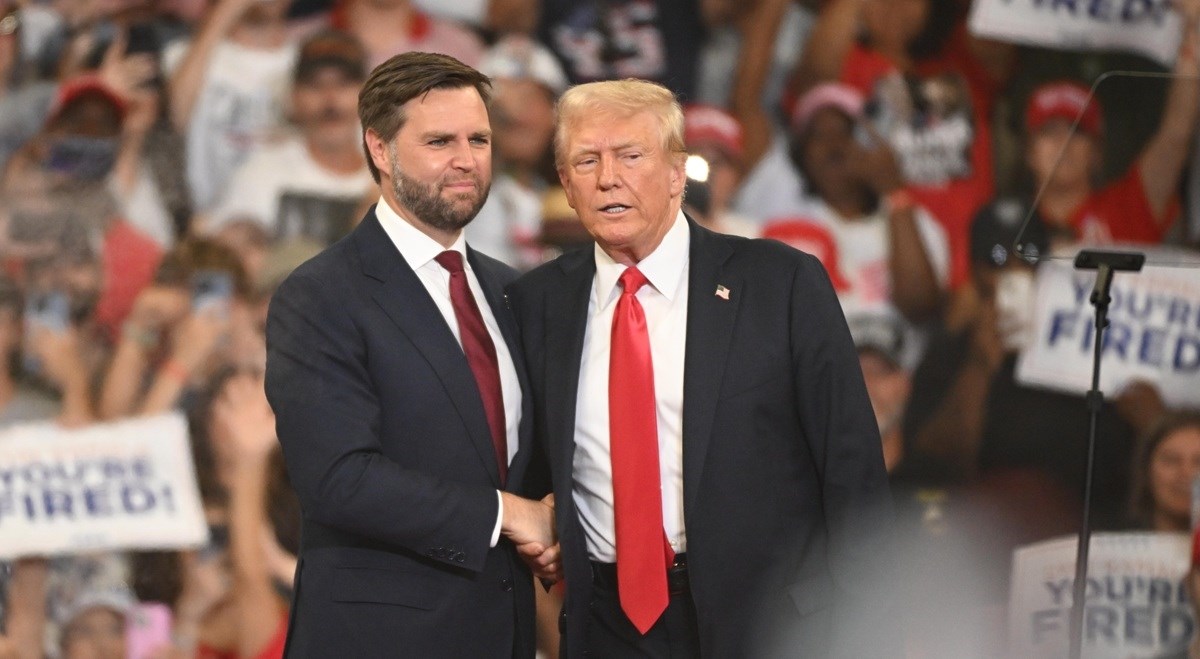JD Vance se prvo pokušao našaliti pa podržao Trumpa: "Ponosan sam što sam uz njega"