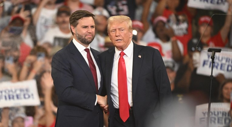 JD Vance se prvo pokušao našaliti pa podržao Trumpa: "Ponosan sam što sam uz njega"