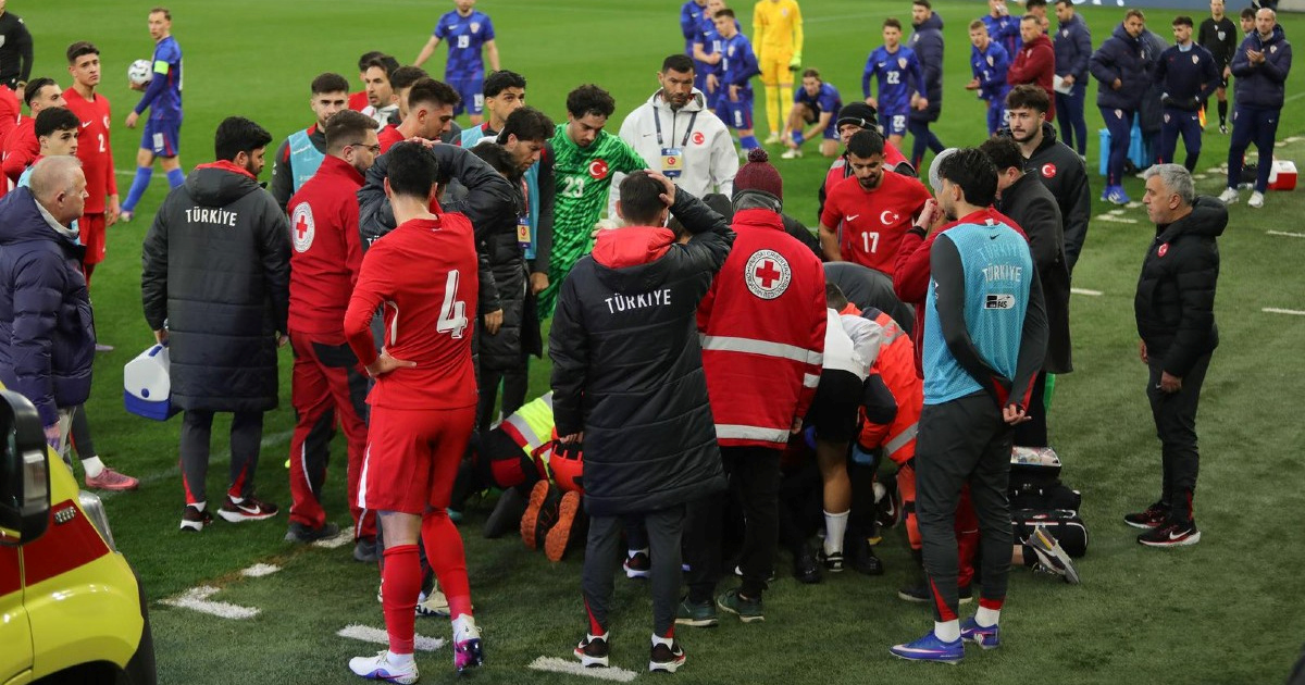 FOTO Turski izbornik pao i udario bradom o tlo, odvezla ga hitna