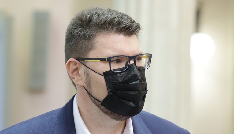 Grbin: Nabavljaju se kišobrani i kemijske, a moramo razgovarati o kućama