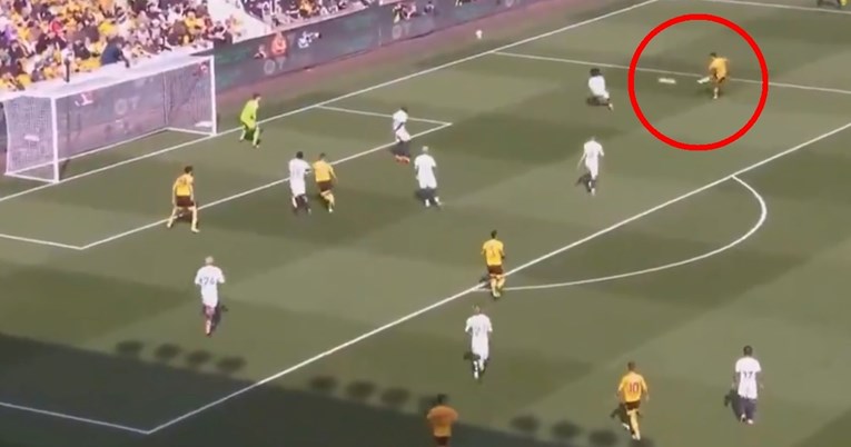 VIDEO Čudesan gol iz voleja u Premier ligi. Golman Chelseaja nije imao šanse