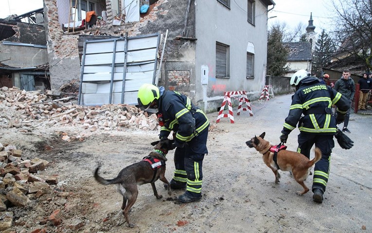 Vatrogasci iz ruševina spasili 30 nastradalih, ozlijeđena tri vatrogasca