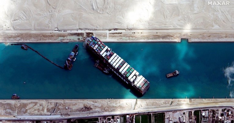 Pomaknut brod koji je blokirao Sueski kanal
