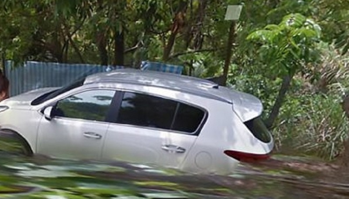 Googleov street view car uhvatio par u vrlo kompromitirajućem položaju uz cestu