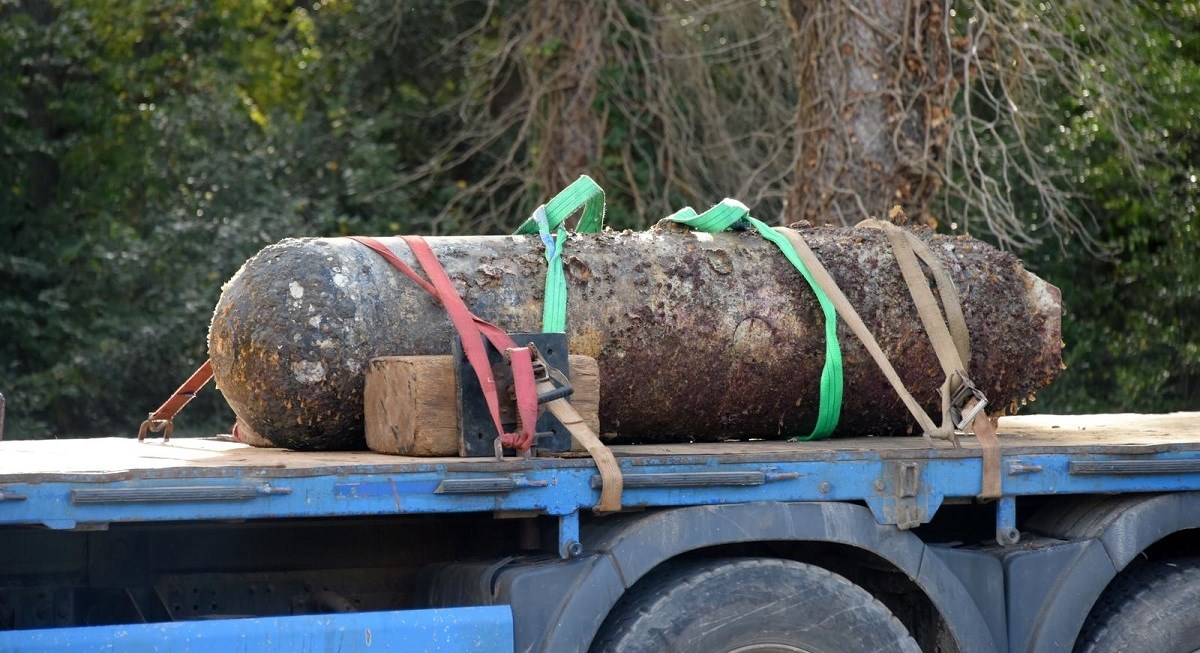 FOTO Iz mora kod Pule izvađena ogromna mina teška 800 kg. Ima 500 kg eksploziva