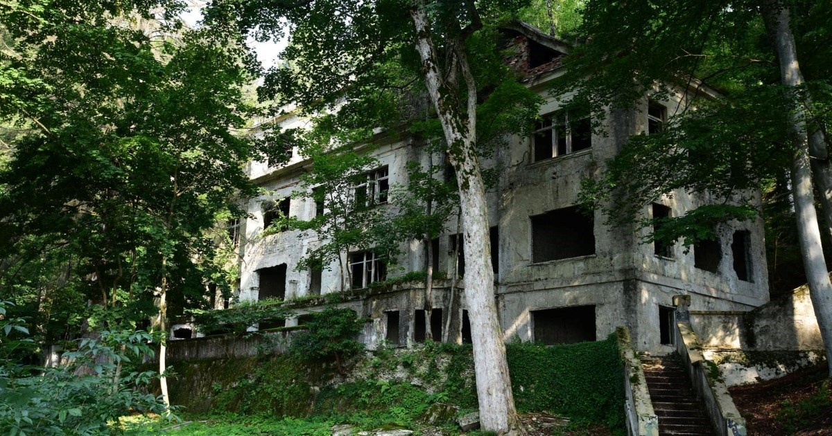 Jeziva ruševina na Medvednici nekad je bila sanatorij. Skriva tragičnu ljubavnu priču
