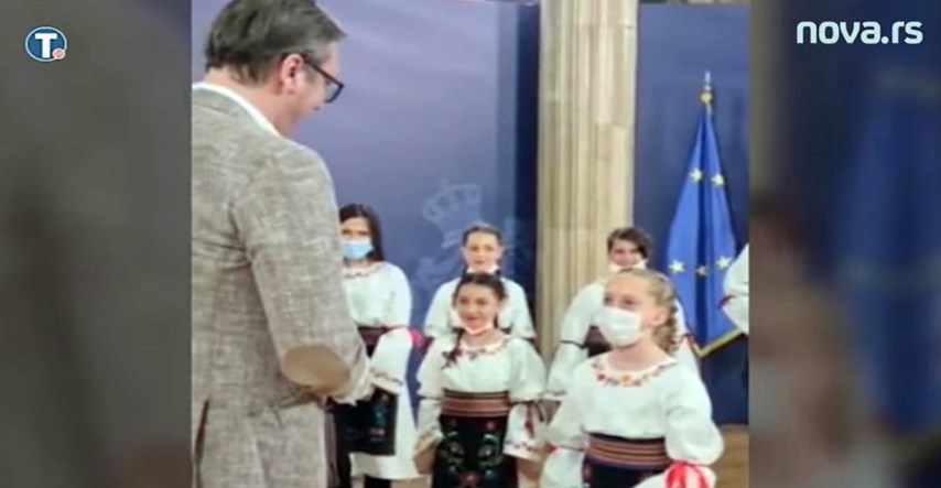 U Srbiji televizija prenosila kako djeca pjevaju Vučiću za rođendan