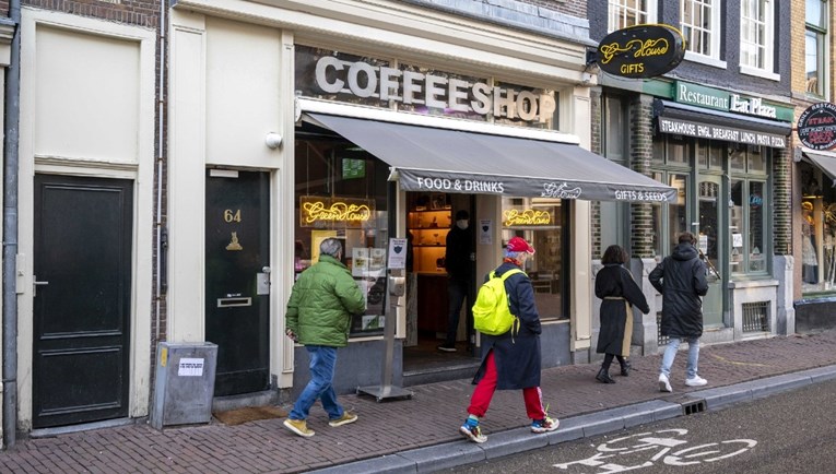 Covid povećao prodaju trave u Nizozemskoj, kafići je prodaju "za van"