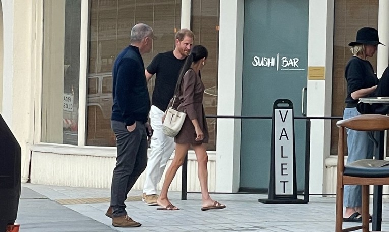 Meghan i Harry viđeni prvi put nakon krunidbe, vojvotkinja pokazala noge