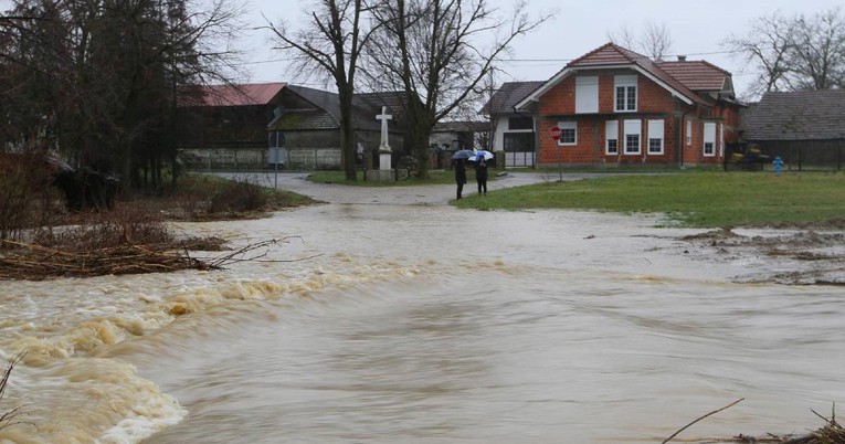 Drava prodire u Torčec, oglasile se sirene za opću opasnost