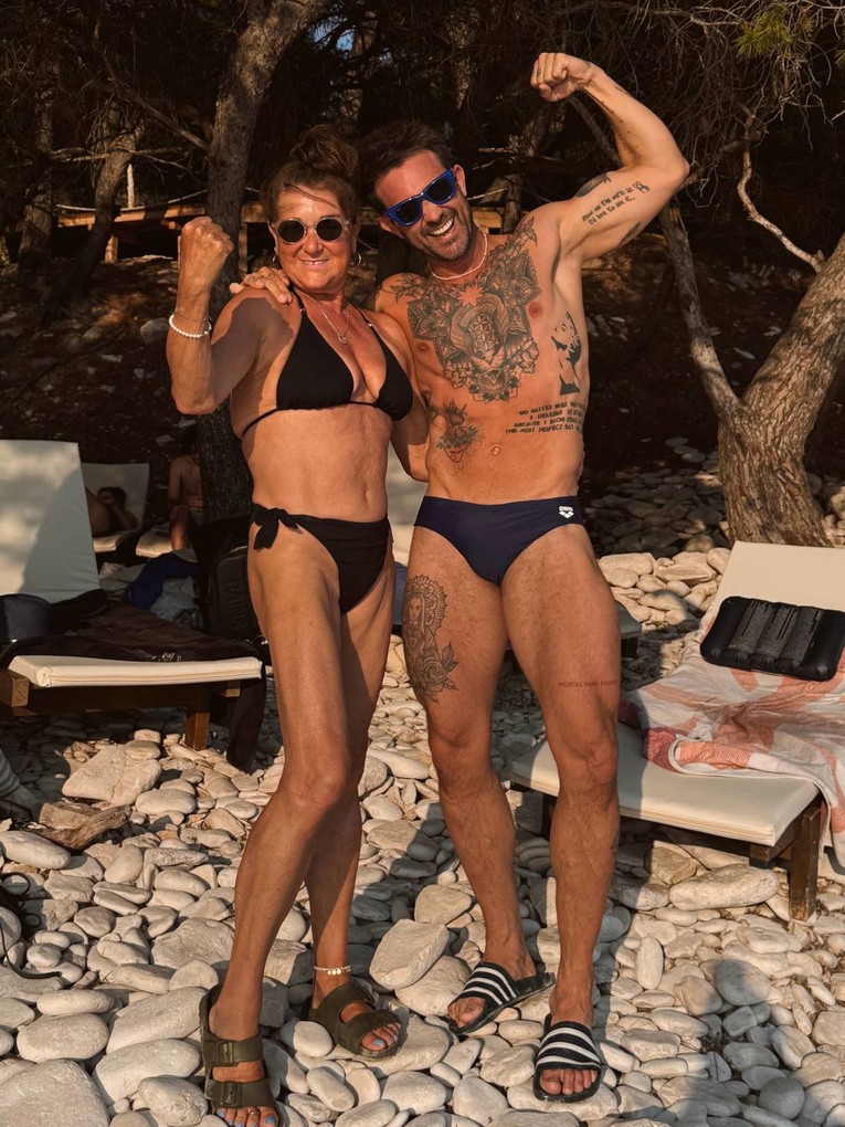 Luka Nižetić pozirao s majkom na plaži pa poručio: "Ne pada jabuka daleko od stabla"