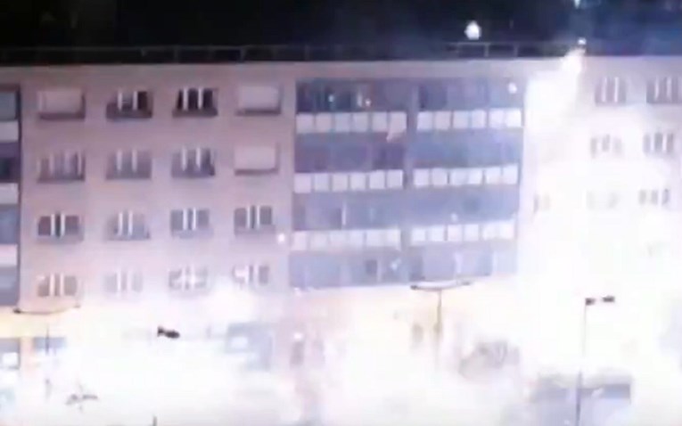 VIDEO Pogledajte trenutak napada na policijsku postaju u Parizu