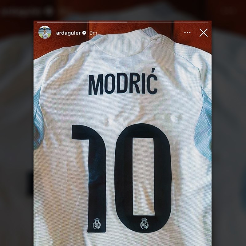 FOTO Modrićev nasljednik objavio njegov dres. Preuzima legendarnu desetku?