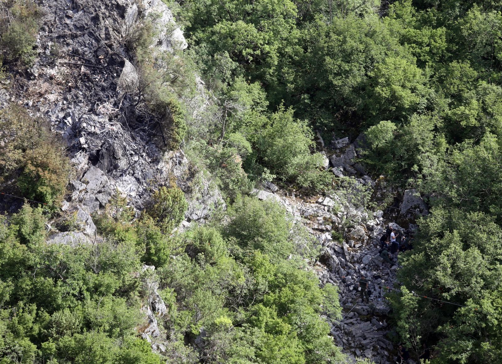 Izvlače se dijelovi mađarskog vojnog helikoptera, slijedi vještačenje