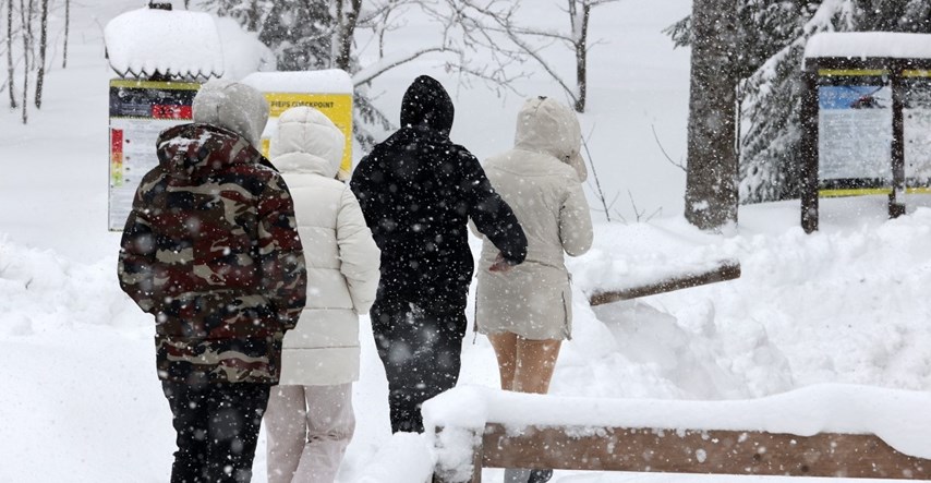 Velike količine snijega pale u Poljskoj, Slovačkoj i Češkoj, poginulo dvoje ljudi