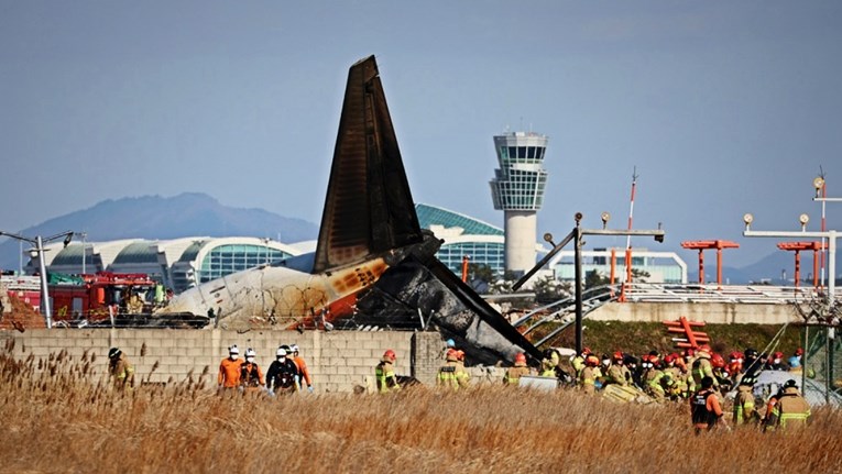 Svjedoci avionske nesreće u Koreji kažu da su vidjeli bljesak pa čuli eksplozije