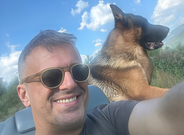 Sergej Trifunović priveden u Splitu. Držao psa bez nadzora pa vrijeđao policiju