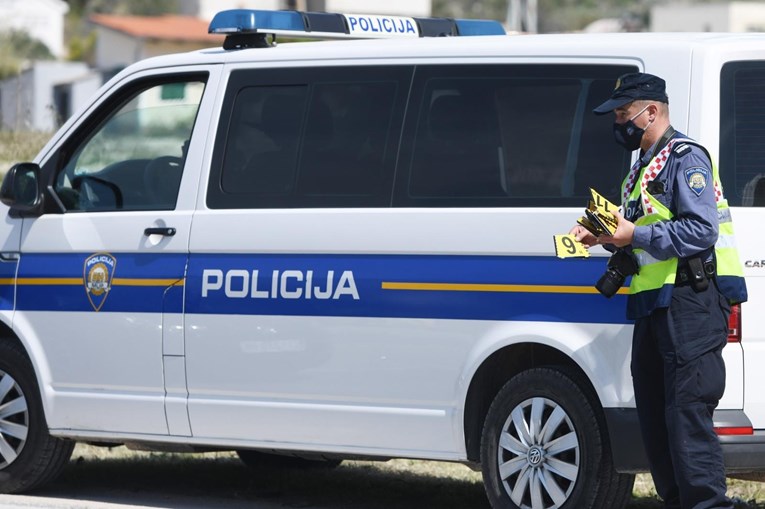 Policija traži vozača koji je autom naletio na maloljetnika na biciklu i pobjegao