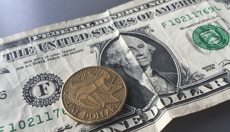 Nakon velikih oscilacija, dolar ojačao prema košarici valuta