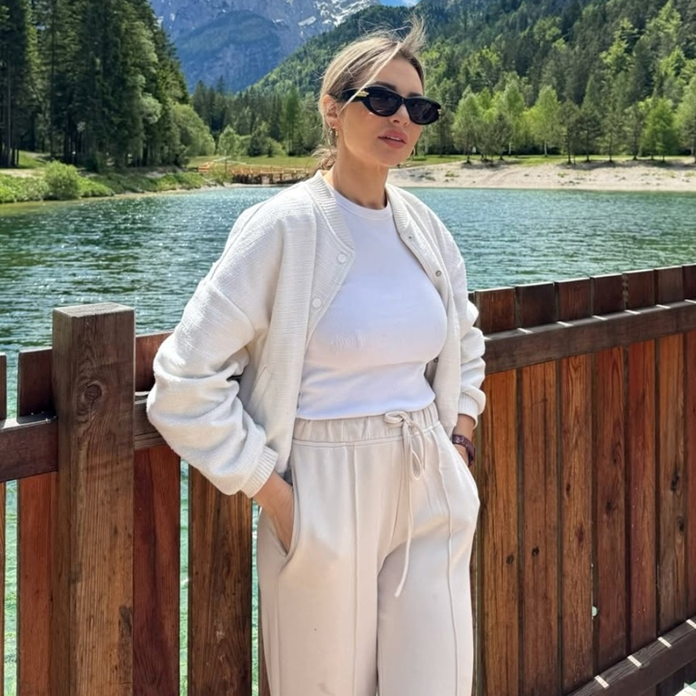 Domaća voditeljica oduševila pratitelje fotkom sa sestrama: "Dobro smo ispale"