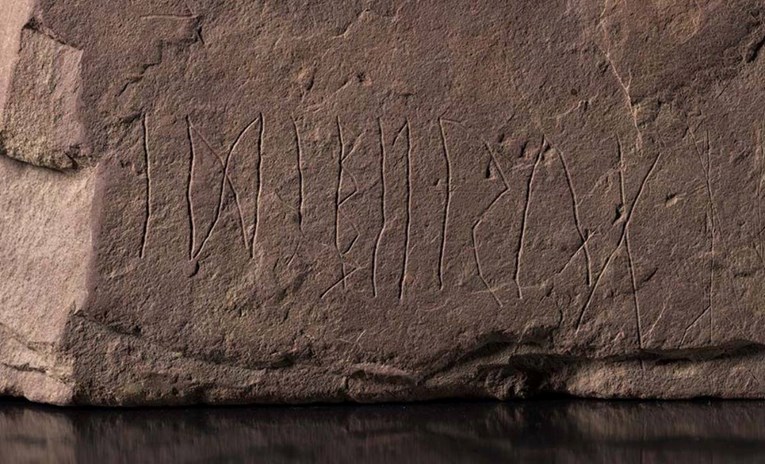 FOTO U Norveškoj pronađen najstariji runski kamen, pogledajte kako izgleda