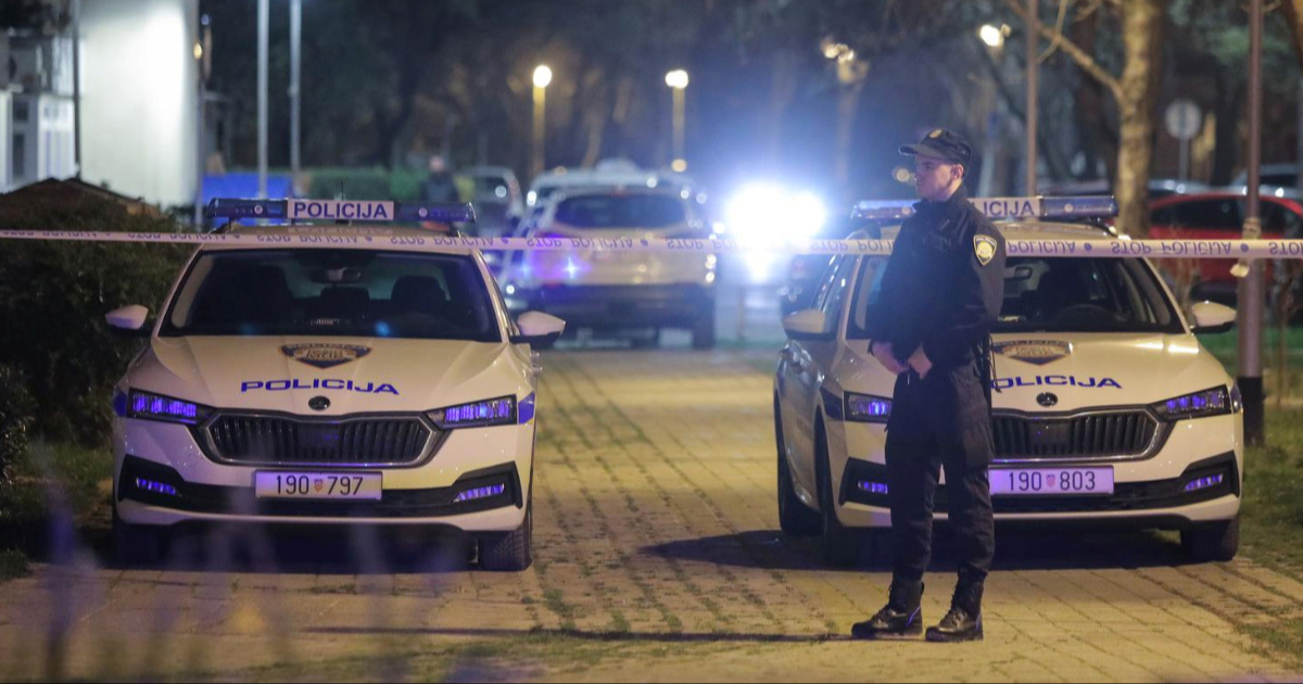 Pijan mahao plinskim pištoljem u splitskom kafiću. Kod sebe imao i 2 noža i suzavac