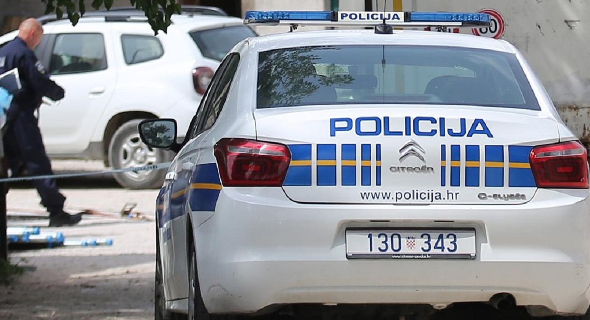 Auto kod Čakovca sam krenuo i prikliještio dijete u kolicima uza zid
