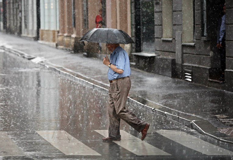 Stigla promjena vremena, trajat će do vikenda. Onda se vraćaju vrućine