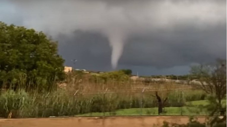VIDEO Siciliju pogodili poplave, nevrijeme i pijavice. Poginula jedna osoba