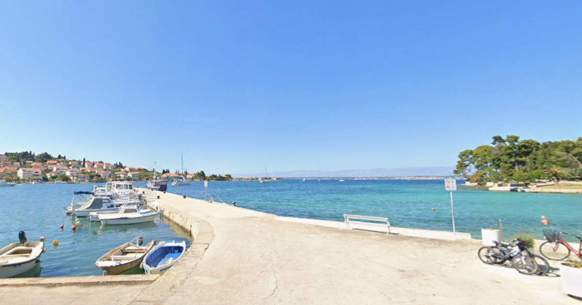 Pijana tinejdžerica na Ugljanu pala s električnog romobila. Teško je ozlijeđena