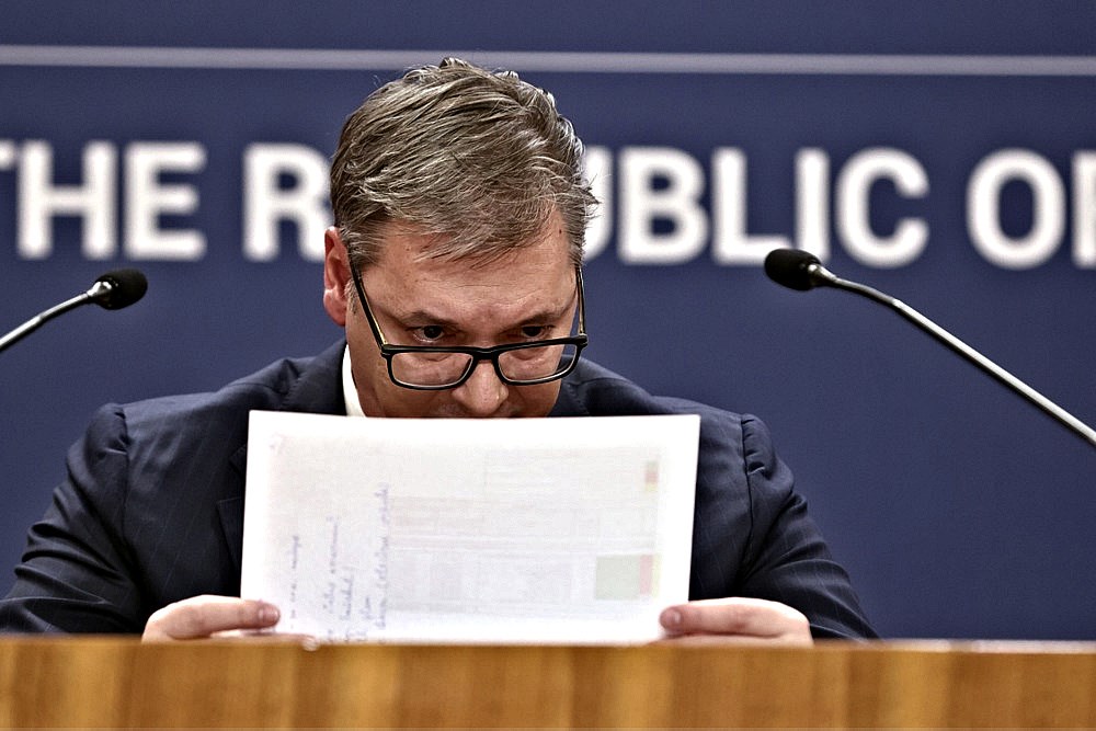 Švicarski list: Vučićeva politika "četiri stupa" se urušava. Ostaje mu samo Kina?