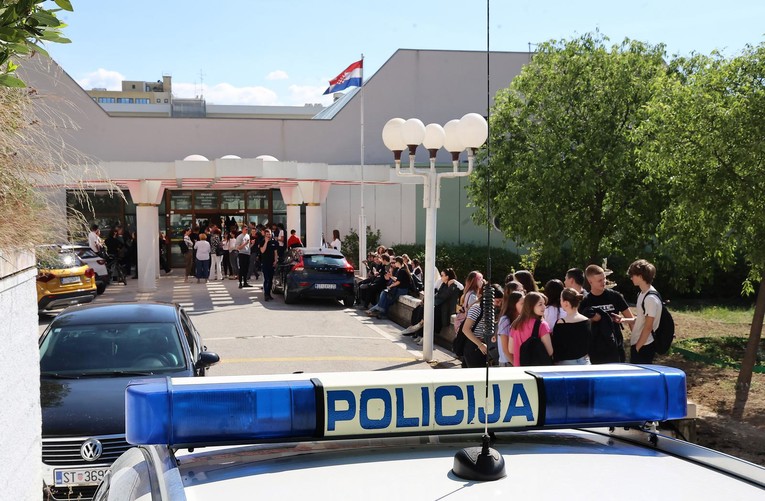 USKOK istražuje trećeg gejmera (19). Iz Ploča mobitelom prijetio bombama, evo detalja