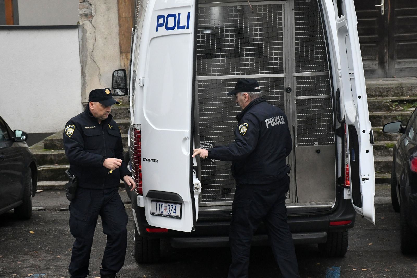 Mlada Ukrajinka privedena zbog krijumčarenja migranata kod Novske