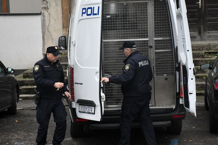 Mlada Ukrajinka privedena zbog krijumčarenja migranata kod Novske