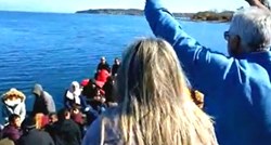 VIDEO Grci s Lezbosa tjerali brod s migrantima i vikali im da odlaze