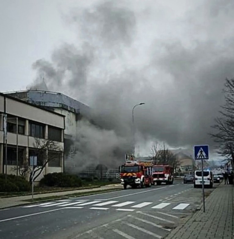Požar u napuštenoj robnoj kući u Lipiku. Izavali su ga maloljetnici?