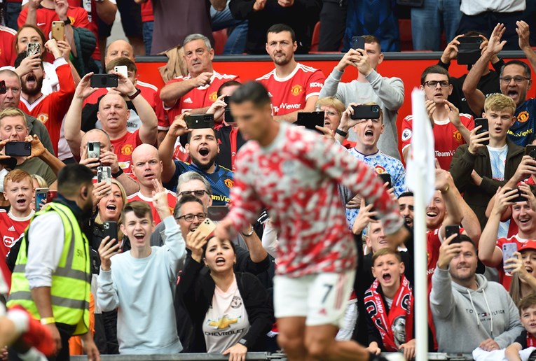 Pogledajte reakciju Fergusona i Old Trafforda kada je Ronaldo istrčao na teren
