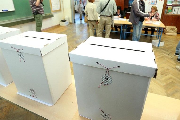 DIP će možda poslati biračke odbore u domove kako bi starije osobe mogle glasati
