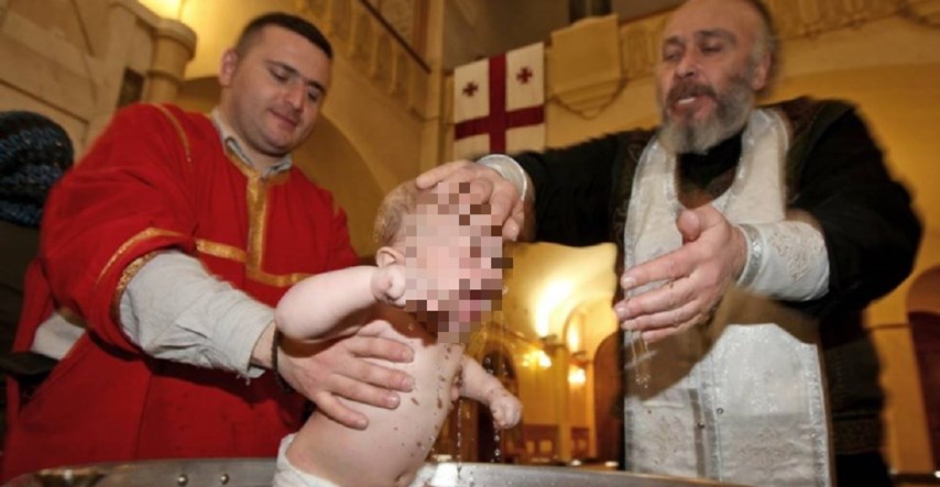 Novorođenče u Rumunjskoj umrlo nakon krštenja, potapali ga tri puta u vodu
