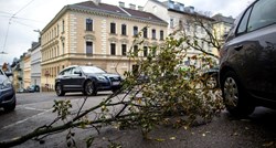 Vlakovi ne voze diljem Austrije zbog oluje, vjetrovi srušili električne stupove