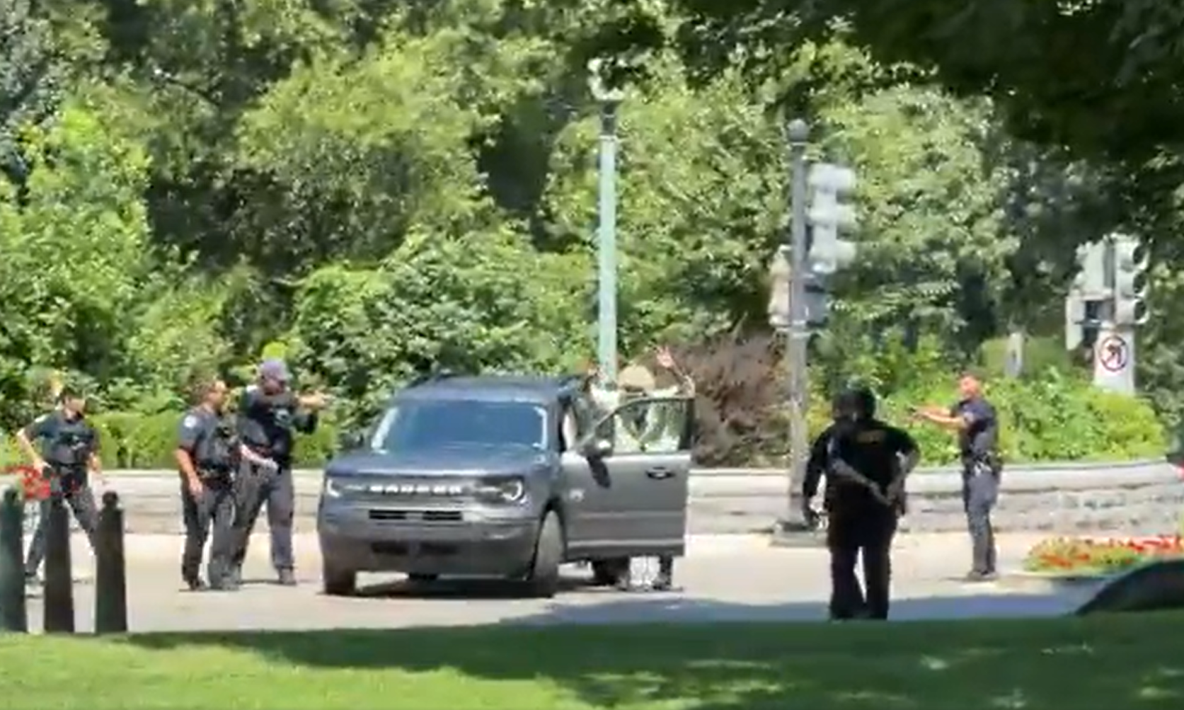 VIDEO Uhićen naoružan muškarac kod američkog Kapitola