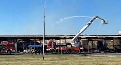 VIDEO Jutro nakon ogromnog požara na Žitnjaku: Vatrogasci natapaju prostor kroz krov
